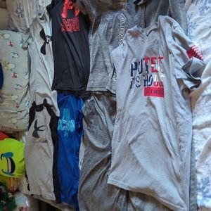 Lot of Under Armour shirts boys: Like New